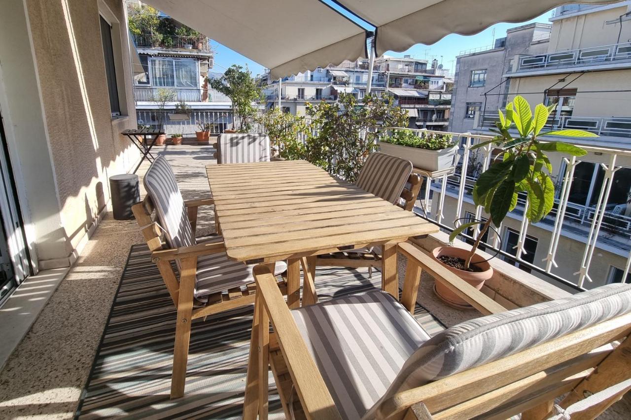Cozy Apartment With Wrap Around Balcony Athen Exterior foto